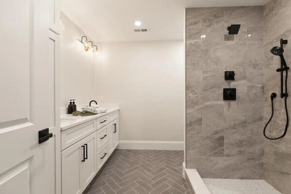 Walls- Plata Perla Shower Floor- Crystal Matte Super White Pebbles Floors- Aspen Basalt